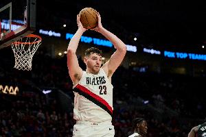 真挺强！克林根半场16分钟 9中7砍下17分11板3助2帽&抢4前场板_24直播网