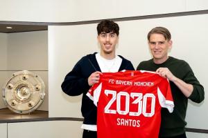 官方：拜仁与19岁中场戴伯尔签署到2030年的职业条约_24直播网