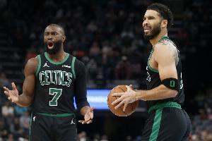 皮尔斯谈双探花：昔时先进会自动看护我 现在我也会学着这么去做_24直播网