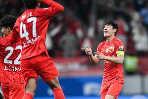 足球报：中场失控是海港最大的隐患，，争冠目的在现实眼前格外艰难_24直播网