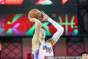 媒体人：周琦要害时刻2罚不中已成新常态 下滑至此或许真的是缺练_24直播网