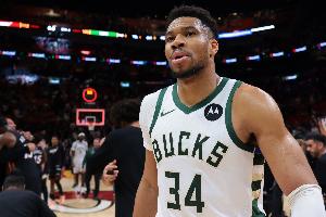 名嘴：字母哥更像恩比德而非约基奇 我是热火的话不会全力去追他_24直播网