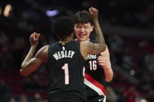 今天打得很不错！杨瀚森打满最后9分钟 2中2获得4分3板0失误！_24直播网