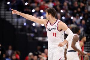 第三节独得14分！大洛佩斯9中7孝顺19分 三分6中5_24直播网