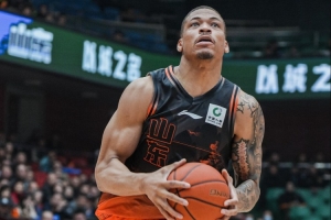 媒体人：山东新签的约翰逊状态越来越好 这应该是球队最好的新闻_24直播网