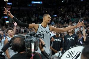 文班本赛季不止一次单场抢断+盖帽总数上双 同盟唯一！_24直播网