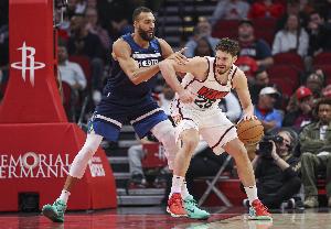 排名上不去了？？？火箭和湖人掘金交手都是劣势 和狼最后一场很要害_24直播网