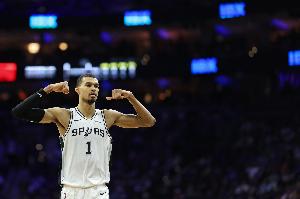 这…文班今天一人6个前场篮板 灰熊全队才3个_24直播网