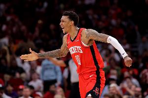 今天打得可以！小史女士16中7拿下21分16板4助1帽 5前场板_24直播网