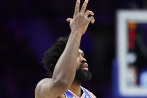 恩比德复出后的两场场均32分6板4.5助1.5帽 投篮55.6% 三分66.7%_24直播网