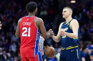 路威：约基奇拿MVP时就2-3个人竞争 而这赛季有5-6人有资格拿MVP_24直播网