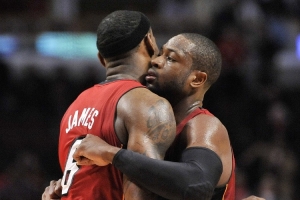 阿里纳斯：韦德本该有MVP&更多得分王 但他为詹姆斯牺牲了数据_24直播网