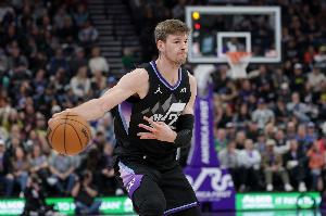 还想不想上了！菲利波夫斯基首节7中3得10分7板&填满数据栏_24直播网