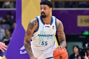 小节要害8分锁定胜局！米奇14中11超高效砍下28分10板2断3帽_24直播网