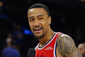 难救主！科林斯8中7拿到17分6板 大洛佩斯16中7孝顺18分7板3帽_24直播网