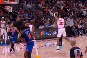 很值！布伦森造成三分犯规 乌度卡挑战乐成作废犯规改判争球_24直播网