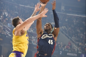 媒体人：骑士输湖人基础不保存生涯实力&挑季后赛敌手 就是这水平_24直播网