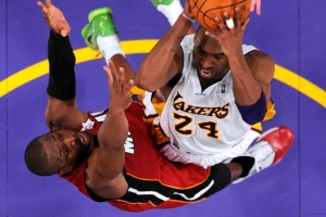 巅峰对科比不落下风！韦德与科比的差别 远小于科比与乔丹的差别_24直播网