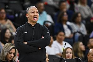 卢谈失利：我们完全无法限制马刺的突破 他们险些在三秒区住下了_24直播网