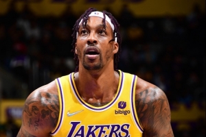 东契奇里夫斯通例赛报销！霍华德晒紫金球衣照：若需我复出请告之_24直播网