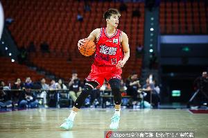 郭艾伦及家人遭熟人诈骗万万！媒体人：CBA球员也要提高反诈意识_24直播网