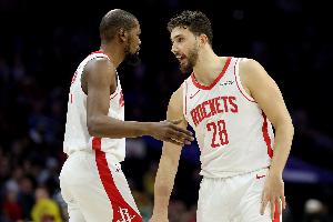 紧追不舍！火箭六连胜暂居西部第五 距离掘金仅1个胜场差_24直播网