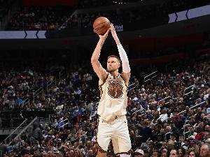 库里谈波津：他受困犯规没打出节奏 但我被包夹时他能拉开空间_24直播网