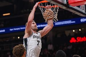 米奇：球队下半场打得很棒 科内特稳住了球队 小阵容也奏效了_24直播网