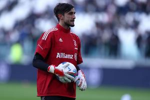 记者：尤文与热那亚下半场刚最先，，，佩林小腿肌肉受伤被替换下场_24直播网