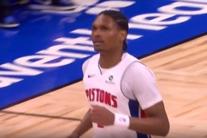 身体素质没得说！奥萨尔抢断推还击 起三步单臂轻松隔扣小卡特_24直播网