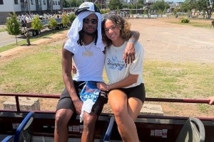 相聚洛杉矶！卡森谈女友疯三夺冠：看到她实现梦想 真让人兴奋_24直播网