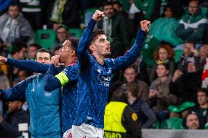 TA：由于葡萄牙空域关闭早，，，阿森纳滞留里斯本一晚_24直播网