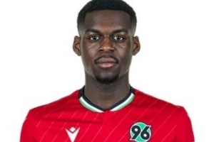 图片报:法鹰有意20岁后腰阿塞科 拜仁已激活回购且预计要价数万万_24直播网