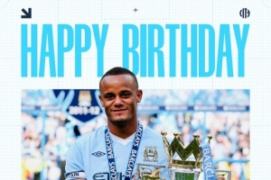 功勋队长！曼城官推祝？？着聊40岁生快_24直播网