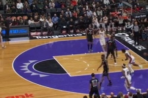 攻防压制！猛龙多点着花 轰出20-2攻击波确立19分优势_24直播网