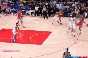 超高难度帅球！埃奇库姆弧顶迎着申京&小史女士扑防轰压哨长两分_24直播网