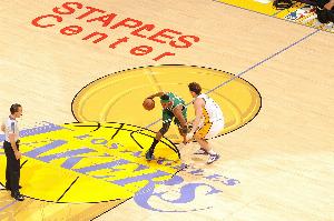 皮尔斯：湖人搬到洛杉矶前的5冠不应算他们的 那我凯就领先6冠了_24直播网