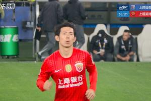 角逐第64分钟，，，，，卢永涛受伤无法坚持，，，，，杨世元替补登场_24直播网