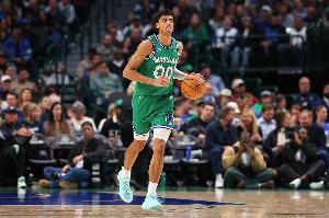 手感精彩！克里斯蒂上半场7投4中 三分4中3拿到13分2板1助1断_24直播网