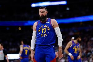 打成奥尼尔了！瓦兰丘纳斯14中9高效拿下23分17板4助2帽 6前场板_24直播网