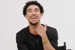 麦凯恩做客杰弗森节目时突然唱歌 后者措手缺乏：你去当歌手吧_24直播网