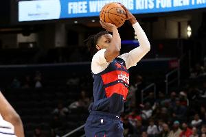 外线很准！卡林顿15中11砍30分平个人赛季最高 三分7中6_24直播网