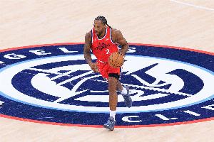 起劲了！伦纳德20中10获得24分8板5助1断 三分5中1_24直播网