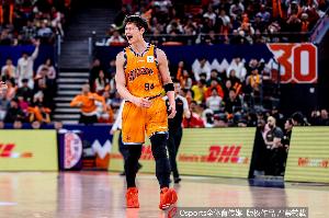 里程碑之夜！王哲林生涯得分逾越刘炜升至历史第五！下位追朱芳雨_24直播网