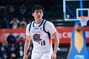 媒体人：于德豪膝枢纽的问题许多 拖到现在手术已是唯一治疗方案_24直播网