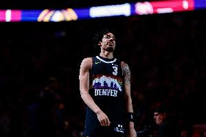 好辅佐！斯特劳瑟半场8中5&三分5中3砍下16分4板2助 正负值+11_24直播网