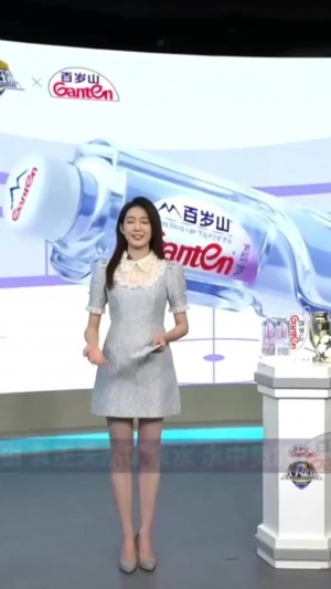 雪儿昨日主持《天下足球》，，，，开头说拜仁有点儿小磕绊_24直播网