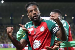 天空：维纳尔杜姆盼愿下赛季重返英超，，，，，，他与达曼协作条约今夏到期_24直播网