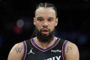 布克：狄龙是天生的竞争者 就是为季后赛这种时刻而生的_24直播网