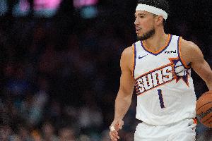 布克：开拓者阵容更康健了 输球后我们都很恼怒而非无所谓的样子_24直播网